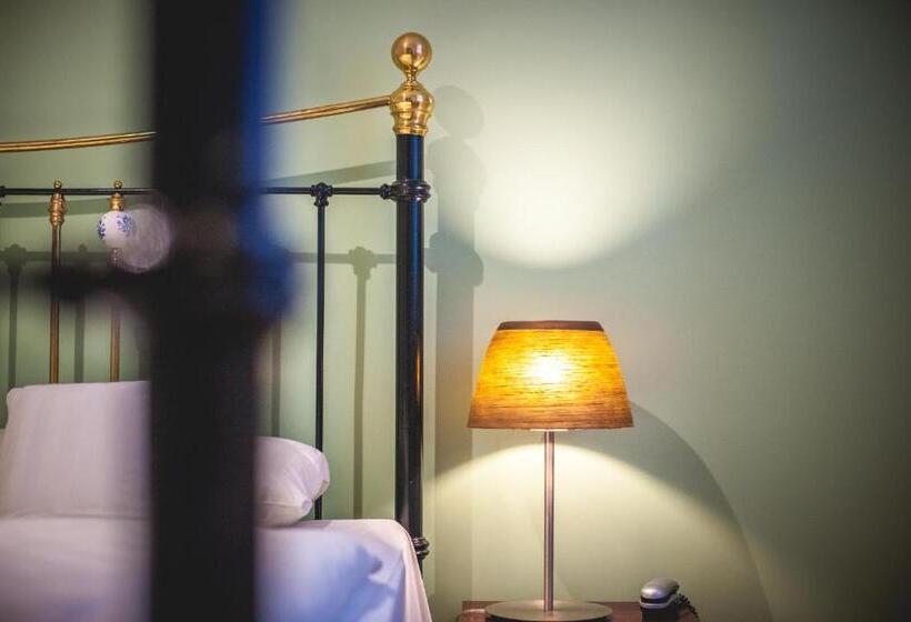 חדר קומפורט, Alexander