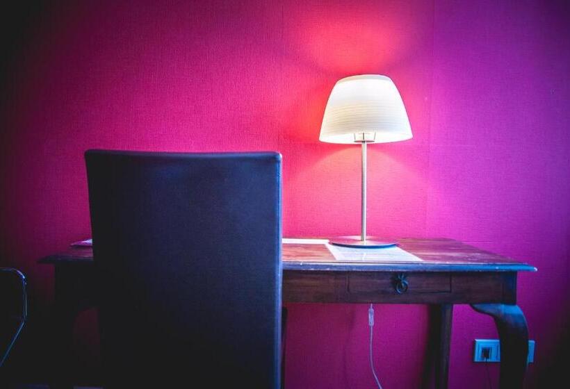 חדר קומפורט יחיד, Alexander