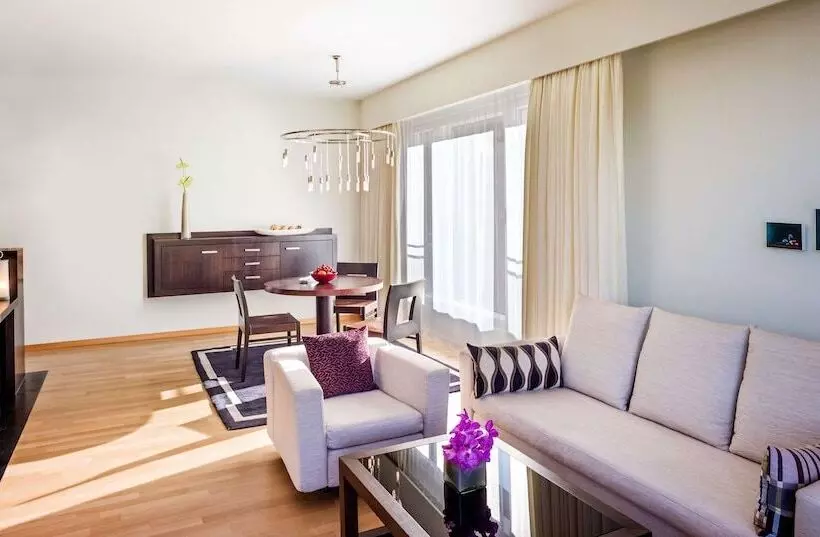 Executive Suite, Grand Hyatt Berlin