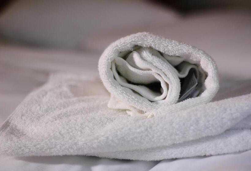 غرفة قياسية فردية, Carlton