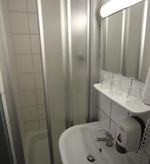 غرفة قياسية, Carlton