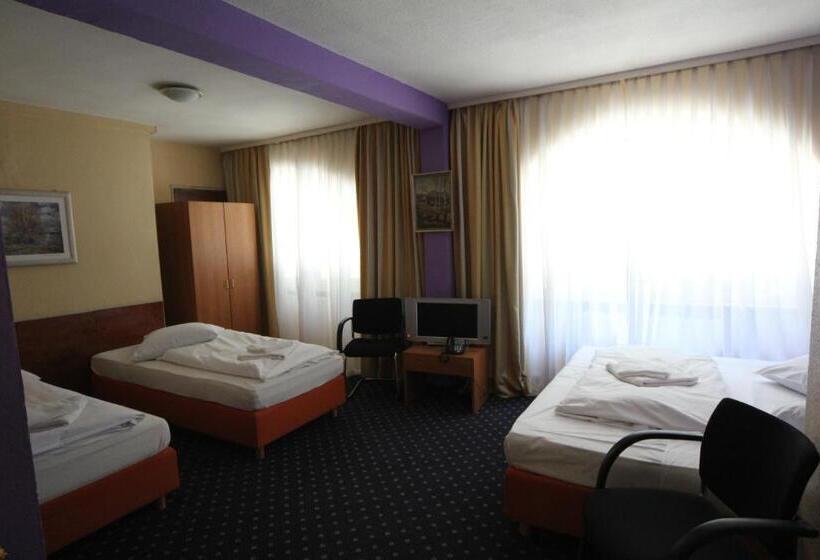 غرفة قياسية, Carlton