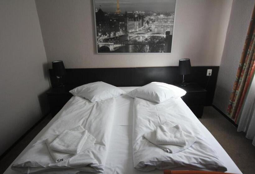 غرفة قياسية, Carlton