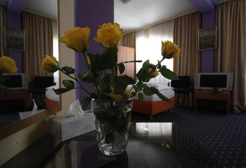 غرفة قياسية, Carlton