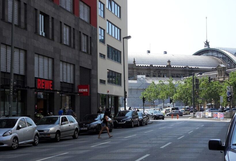 غرفة قياسية, Carlton