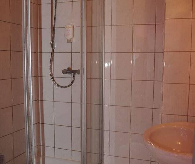 غرفة قياسية, Carlton