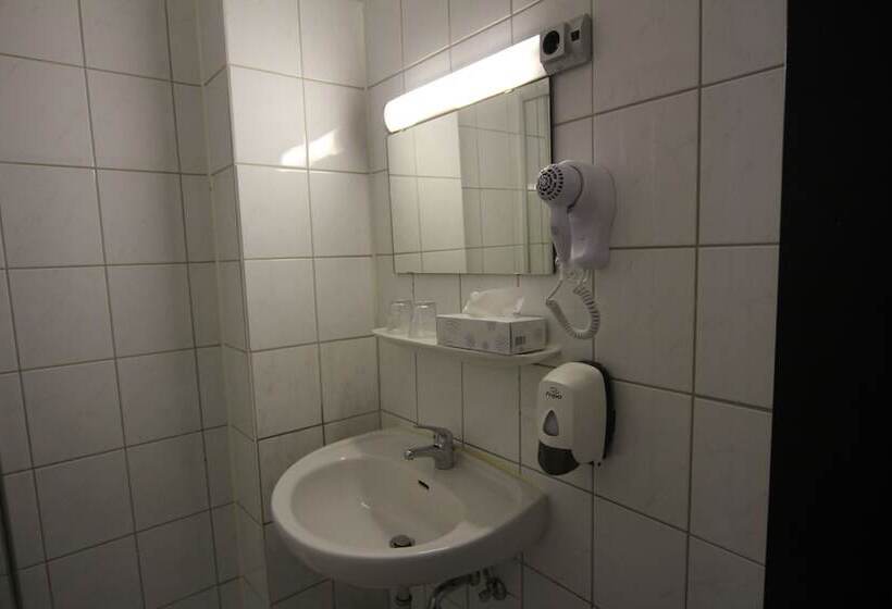 غرفة قياسية, Carlton