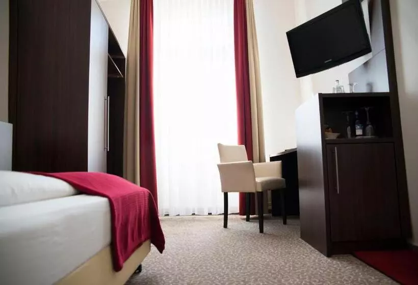 Standard Single Room, Heerens