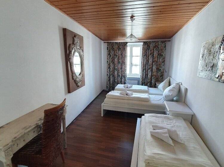 اتاق استاندارد سه نفره, Pension Seibel