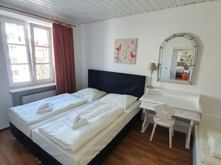 اتاق استاندارد سه نفره, Pension Seibel