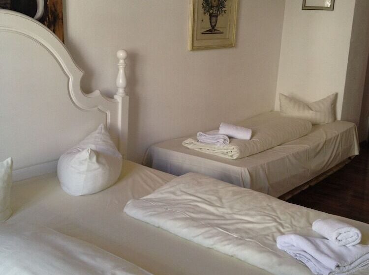 اتاق استاندارد سه نفره, Pension Seibel