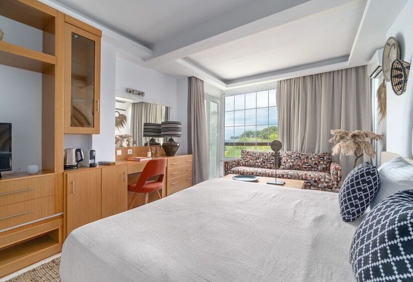 Deluxe Suite Sea View, Arco Beach