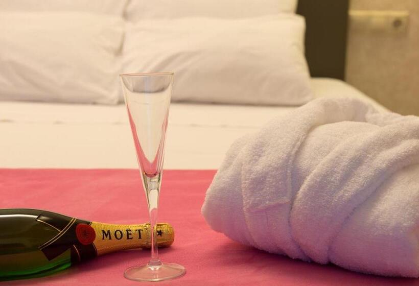 サイドシービュースイート, Astron