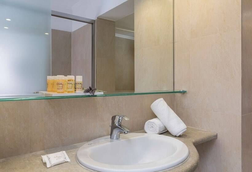 חדר אקונומי, Best Western Plus Hotel Plaza