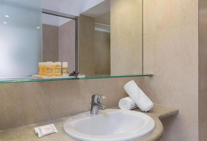 חדר סטנדרט לארבעה, Best Western Plus Hotel Plaza