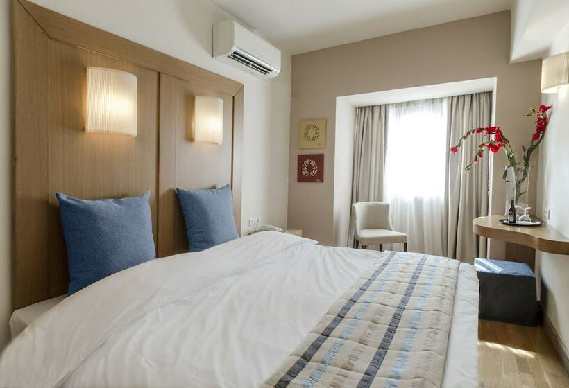 غرفة عائلية متصلة, Hermes