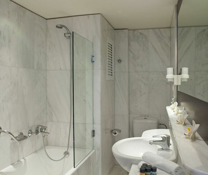 غرفة عائلية متصلة, Hermes