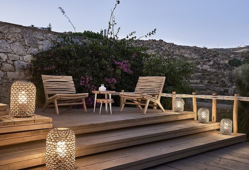 جناح مزود بحمام سباحة, Palladium