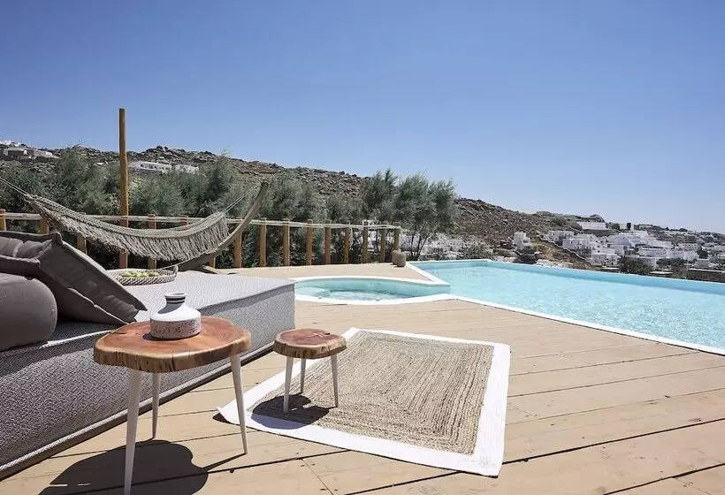 Suite with Pool, Palladium