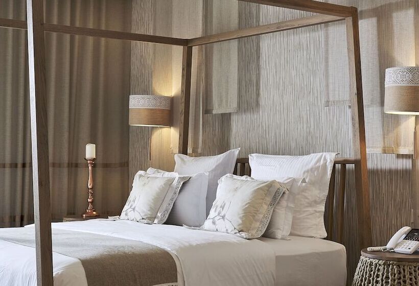 جناح مزود بحمام سباحة, Palladium