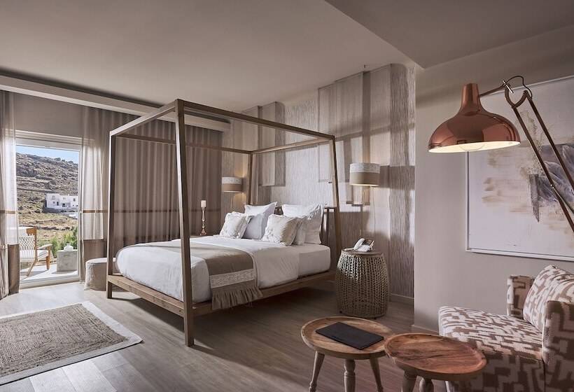 جناح مزود بحمام سباحة, Palladium