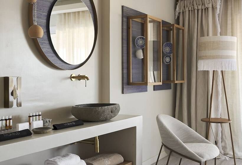 جناح مزود بحمام سباحة, Palladium