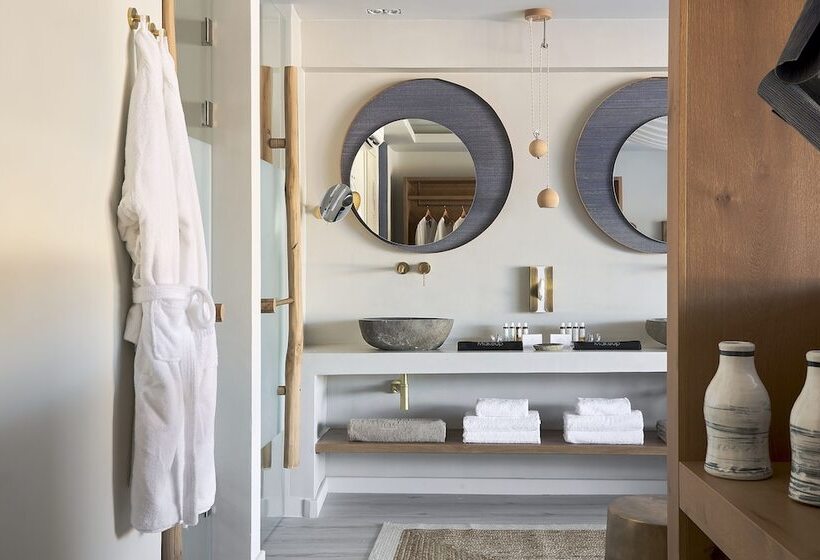 جناح مزود بحمام سباحة, Palladium