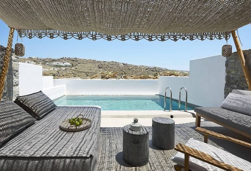 جناح مزود بحمام سباحة, Palladium