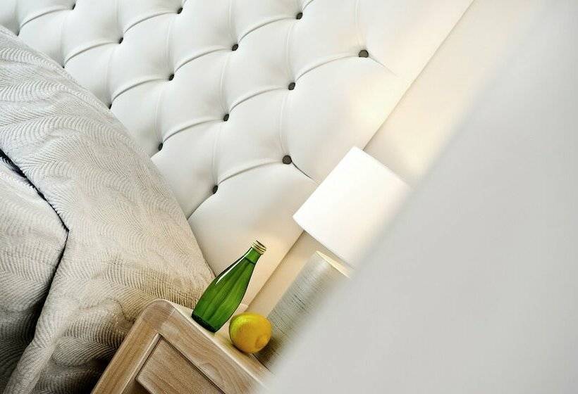 Quarto Superior, Santorini Palace