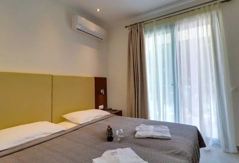 اتاق استاندارد با تخت‌های تاشو, Tosca Beach