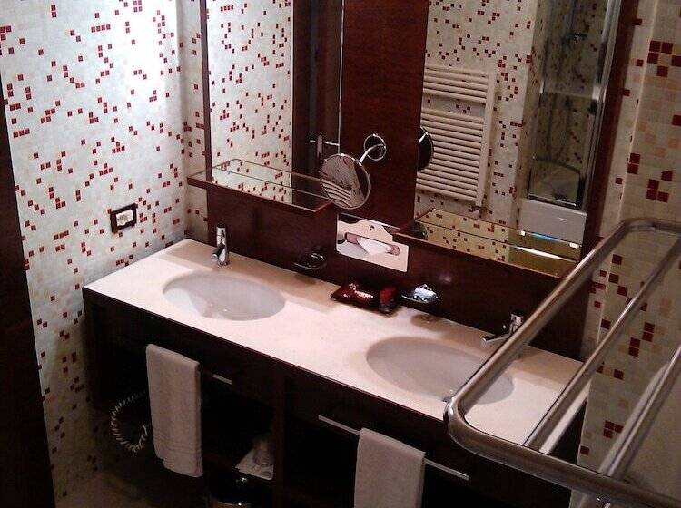 اتاق سوپریور چهار تخته, Art Hotel Navigli