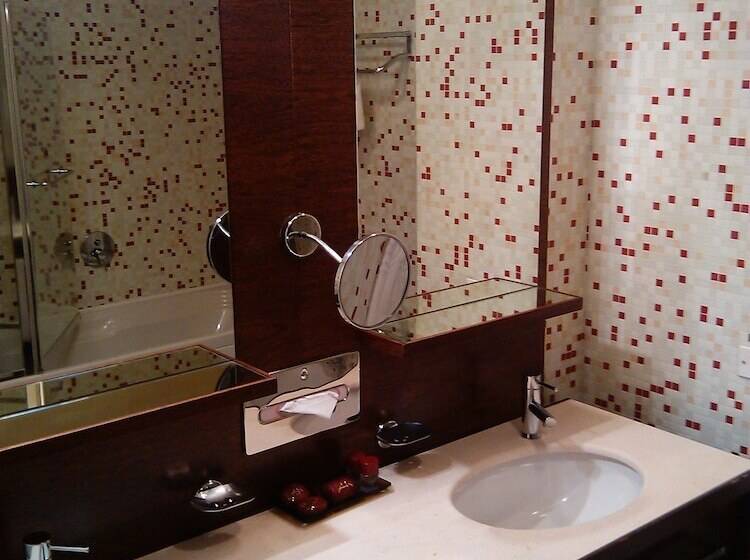 اتاق سوپریور چهار تخته, Art Hotel Navigli