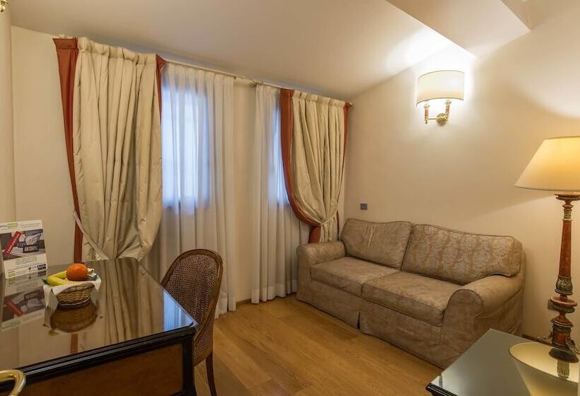 سوییت, Atlantic Palace