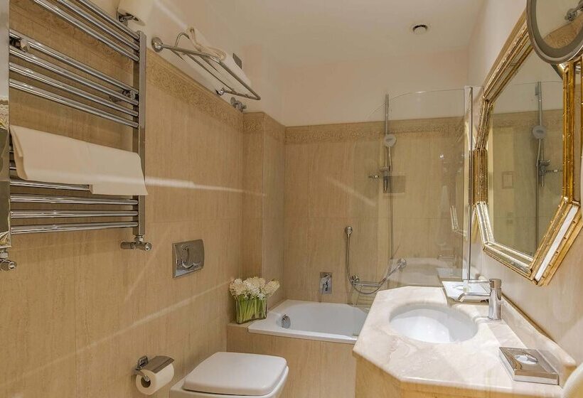 اتاق عادی, Atlantic Palace