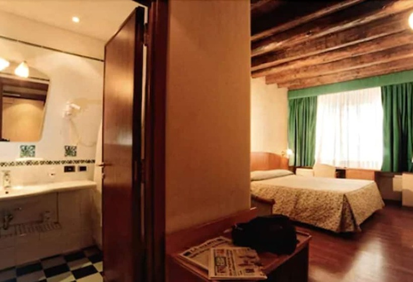 חדר סטנדרט, Corot