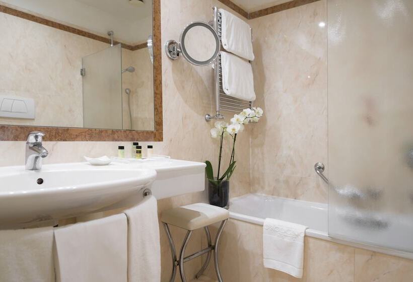 اتاق استاندارد سه نفره, Dei Borgognoni