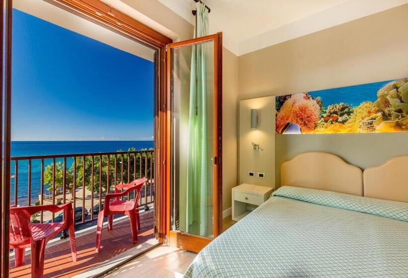 חדר סופריור לשלושה עם נוף לים, El Balear