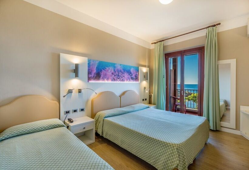 חדר סופריור לשלושה עם נוף לים, El Balear