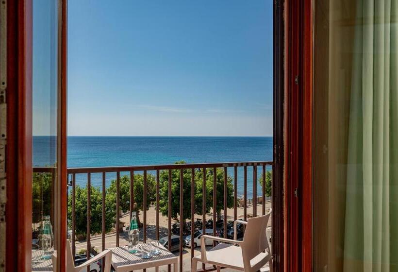 חדר סופריור לשלושה עם נוף לים, El Balear