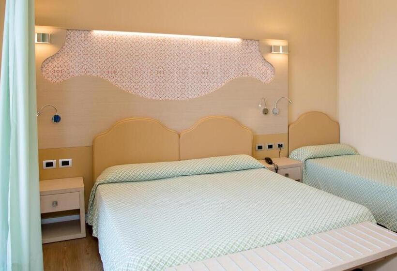 חדר סופריור לשלושה עם נוף לים, El Balear