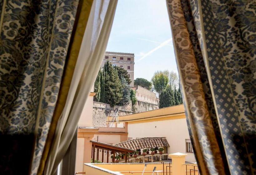 اتاق استاندارد یک نفره, Emmaus