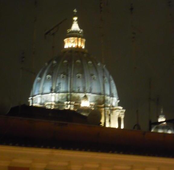 اتاق استاندارد سه نفره, Emmaus