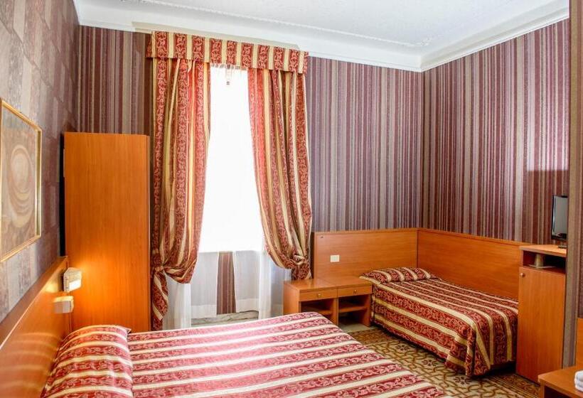 اتاق استاندارد سه نفره, Emmaus