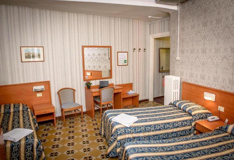 اتاق استاندارد چهار تخته, Emmaus