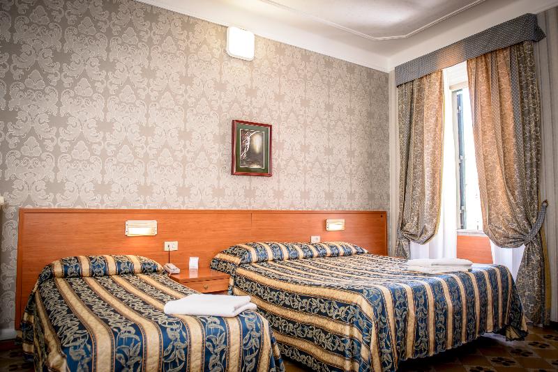 اتاق استاندارد سه نفره, Emmaus