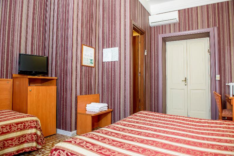 اتاق استاندارد سه نفره, Emmaus