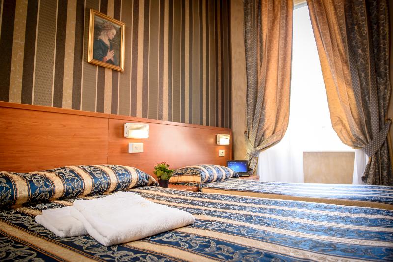 اتاق استاندارد سه نفره, Emmaus