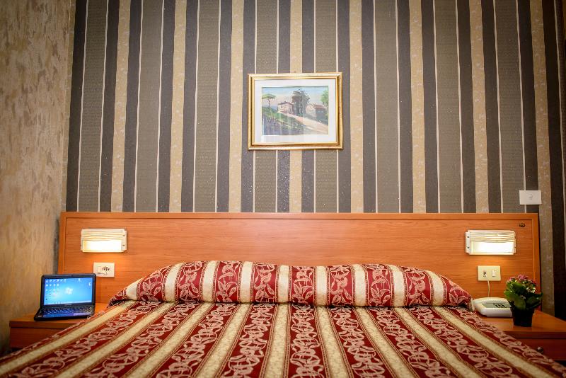 اتاق استاندارد, Emmaus