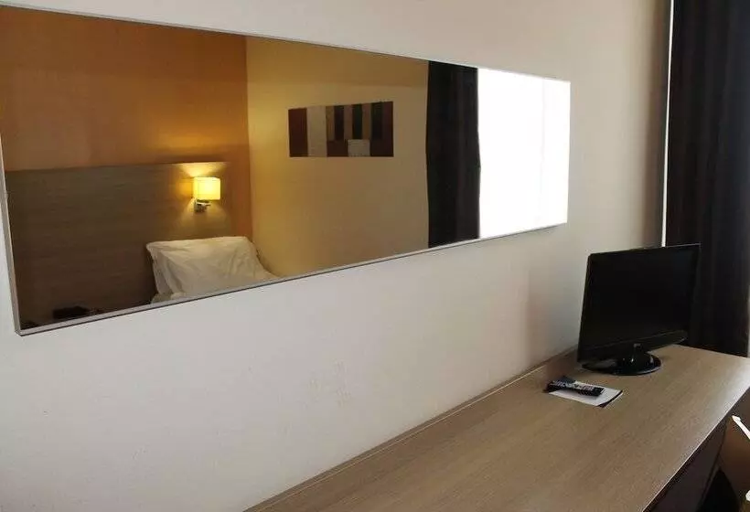 Chambre Classique, First