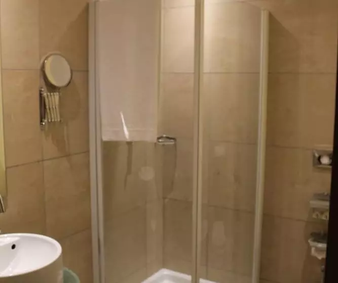 Chambre Supérieure, First